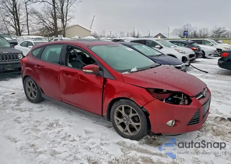 2014 Ford Focus Se z USA, uszkodzony, nr VIN 1FADP3K26EL212975